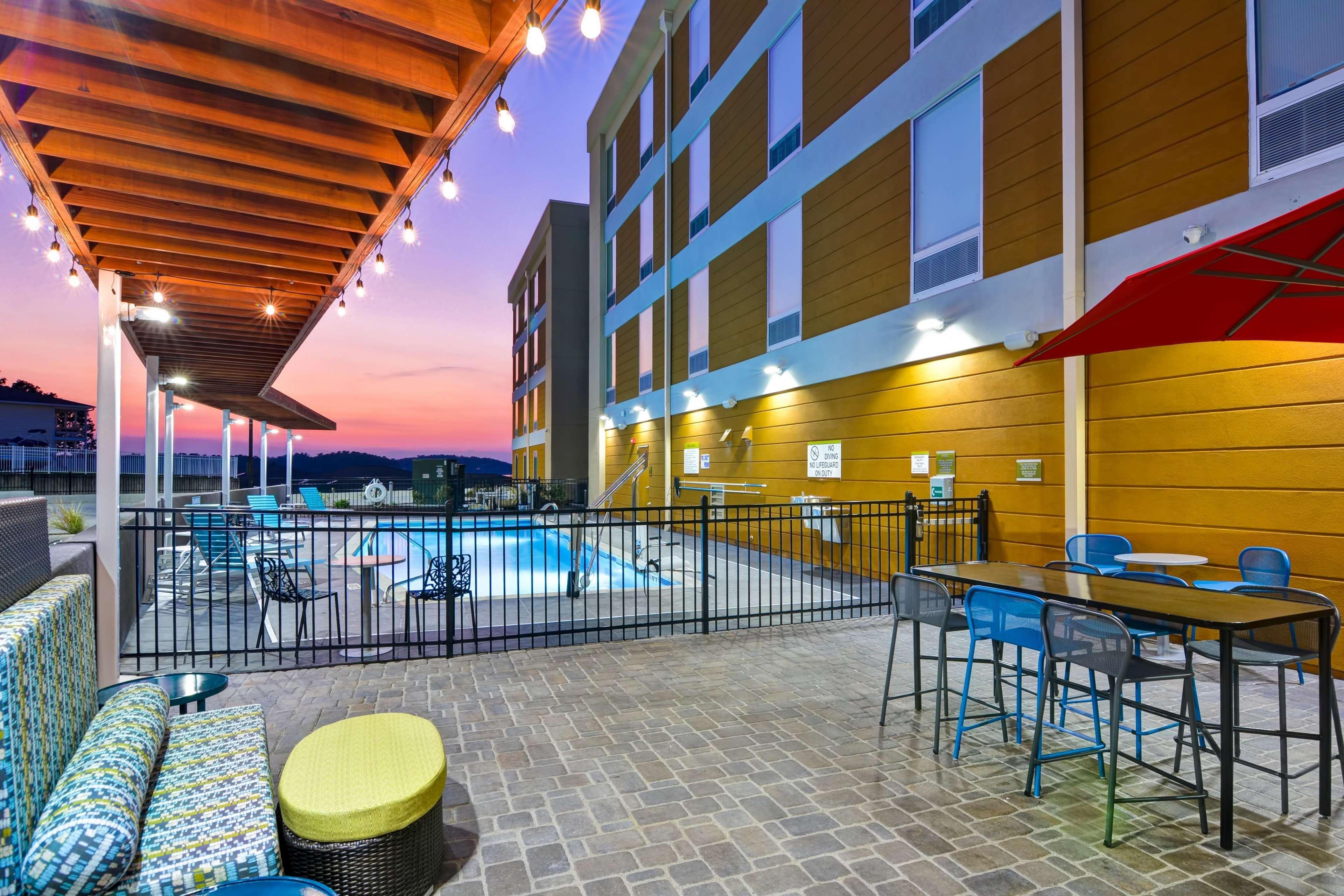 Home2 Suites By Hilton Hot Springs Exterior photo